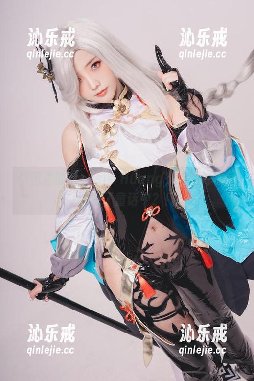 原图里的Messie Huang，礼服好像又回到了童话中？！